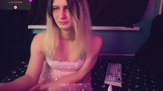 Snapshot of Alice_Pinkhead chatting on February 2025 03:15:02 PM Alice Pinkhead online show from February 2025 03:15:02 PM