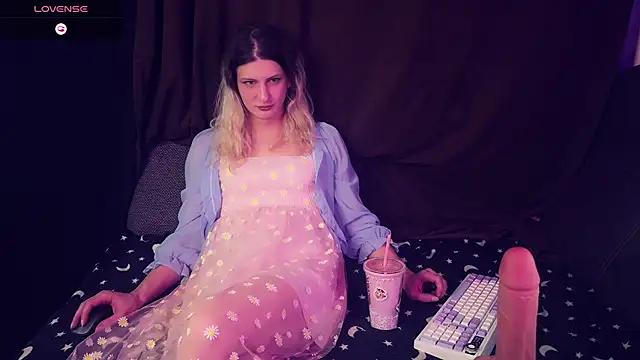 Snapshot of Alice_Pinkhead chatting on March 2025 03:28:02 PM Alice Pinkhead online show from March 2025 03:28:02 PM