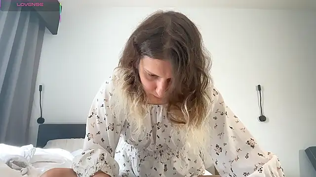 Snapshot of Alice_Pinkhead chatting on October 2025 08:23:02 AM Alice Pinkhead online show from October 2025 08:23:02 AM