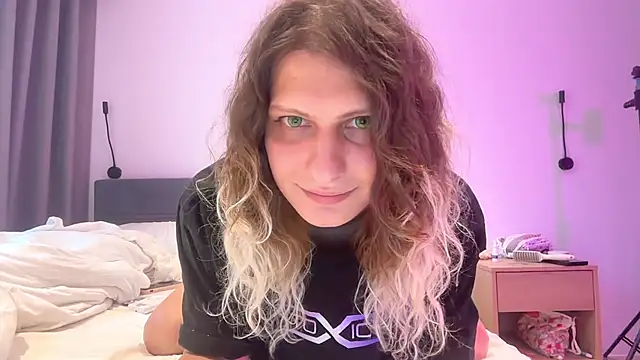 Snapshot of Alice_Pinkhead chatting on October 2025 08:26:02 AM Alice Pinkhead online show from October 2025 08:26:02 AM