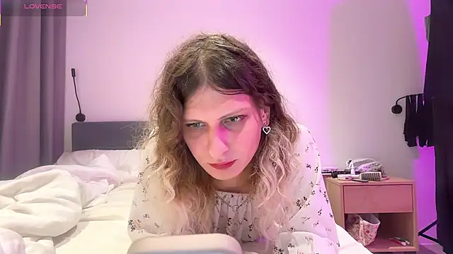 Snapshot of Alice_Pinkhead chatting on October 2025 08:57:02 AM Alice Pinkhead online show from October 2025 08:57:02 AM