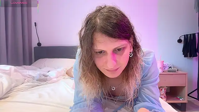 Snapshot of Alice_Pinkhead chatting on October 2025 08:44:01 AM Alice Pinkhead online show from October 2025 08:44:01 AM