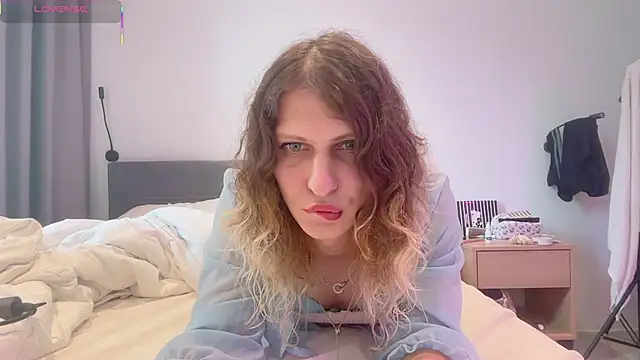 Snapshot of Alice_Pinkhead chatting on November 2025 06:56:02 AM Alice Pinkhead online show from November 2025 06:56:02 AM