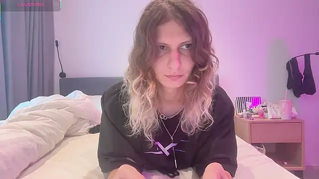 Snapshot of Alice_Pinkhead chatting on November 2025 07:09:02 AM Alice Pinkhead online show from November 2025 07:09:02 AM