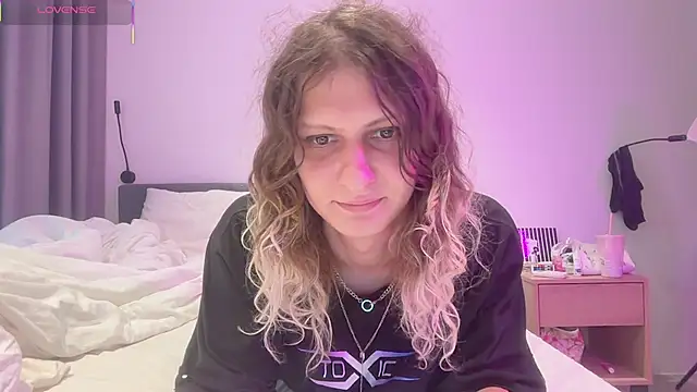 Snapshot of Alice_Pinkhead chatting on November 2025 09:53:01 AM Alice Pinkhead online show from November 2025 09:53:01 AM