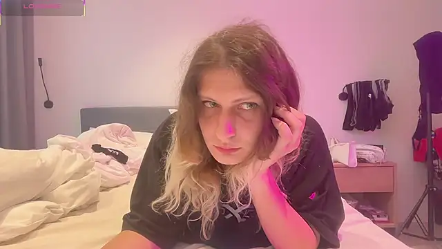 Snapshot of Alice_Pinkhead chatting on November 2025 10:14:02 AM Alice Pinkhead online show from November 2025 10:14:02 AM