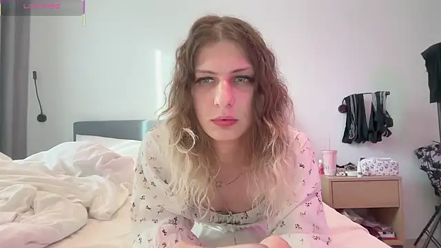 Snapshot of Alice_Pinkhead chatting on November 2025 09:31:02 AM Alice Pinkhead online show from November 2025 09:31:02 AM