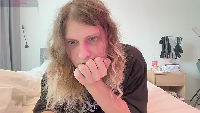 Snapshot of Alice_Pinkhead chatting on November 2025 06:23:01 AM Alice Pinkhead online show from November 2025 06:23:01 AM