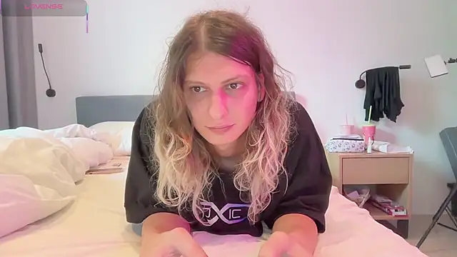 Snapshot of Alice_Pinkhead chatting on November 2025 06:52:01 AM Alice Pinkhead online show from November 2025 06:52:01 AM