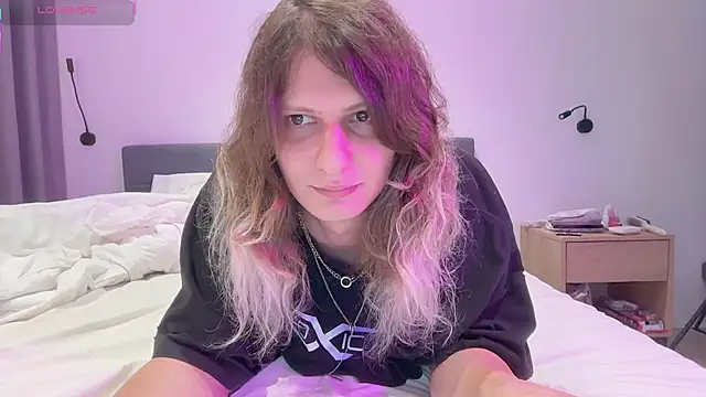 Snapshot of Alice_Pinkhead chatting on November 2025 10:28:02 AM Alice Pinkhead online show from November 2025 10:28:02 AM