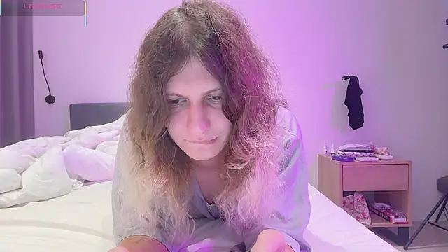 Snapshot of Alice_Pinkhead chatting on December 2025 04:50:01 AM Alice Pinkhead online show from December 2025 04:50:01 AM