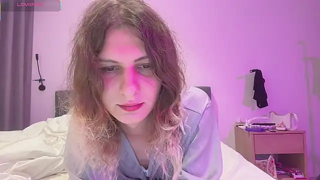 Snapshot of Alice_Pinkhead chatting on December 2025 05:24:02 AM Alice Pinkhead online show from December 2025 05:24:02 AM