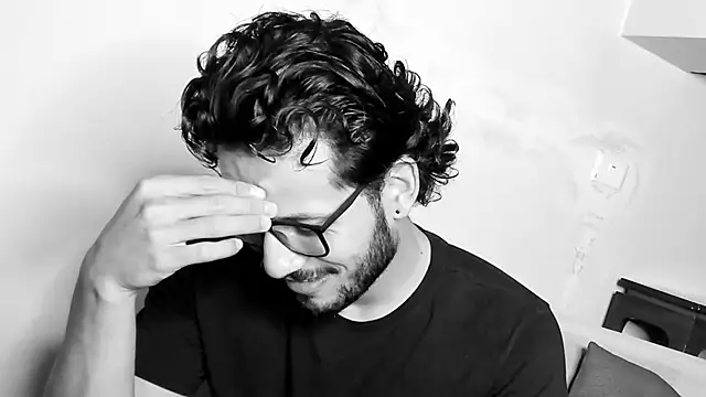 Nicholasrodrii online show from February 2025 11:52:01 PM