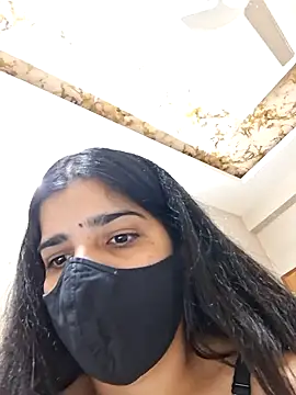 Snapshot of aaliya_bhattt chatting on April 2026 03:24:01 PM aaliya bhattt online show from April 2026 03:24:01 PM