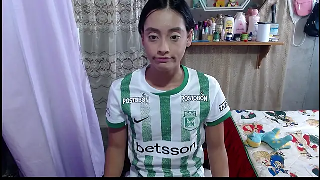 Lunawillis online show from December 2025 06:58:02 PM