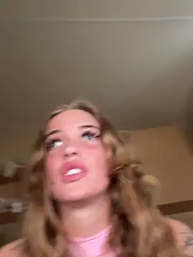 Snapshot of cydneyxox chatting on April 2026 05:18:01 PM cydneyxox online show from April 2026 05:18:01 PM