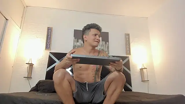 nakedfoam1 online show from November 2025 03:18:02 AM