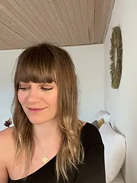 Snapshot of Milla__one chatting on January 2025 12:35:01 PM Milla  one online show from January 2025 12:35:01 PM