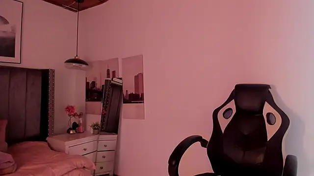 Alaia Cute online show from December 2024 02:34:02 AM