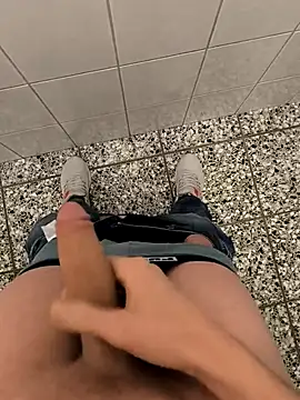 Snapshot of geilehecke1 chatting on December 2024 01:22:02 PM geilehecke1 online show from December 2024 01:22:02 PM