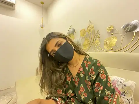 Snapshot of MaYaa__11 chatting on April 2026 01:18:01 PM MaYaa 11 online show from April 2026 01:18:01 PM