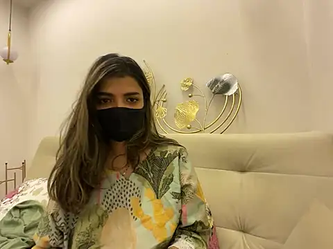 Snapshot of MaYaa__11 chatting on April 2026 07:33:02 AM MaYaa 11 online show from April 2026 07:33:02 AM