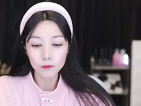 Nuyoah-77 online show from December 2025 01:31:02 PM