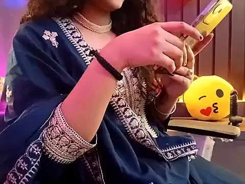 Snapshot of GoldnessAishu chatting on January 2025 08:25:01 PM GoldnessAishu online show from January 2025 08:25:01 PM