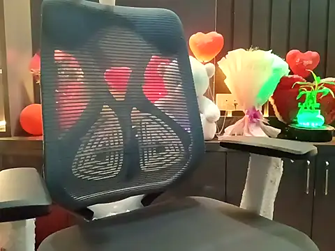 Snapshot of GoldnessAishu chatting on February 2025 07:06:02 PM GoldnessAishu online show from February 2025 07:06:02 PM