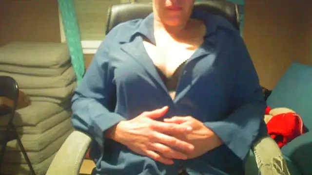 Snapshot of Raptor82 chatting on October 2025 07:44:01 PM Raptor82 online show from October 2025 07:44:01 PM