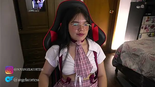 angela cortes  online show from October 2025 03:58:02 AM