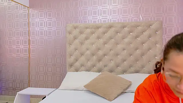 SaaraBrown online show from November 2025 12:14:02 PM