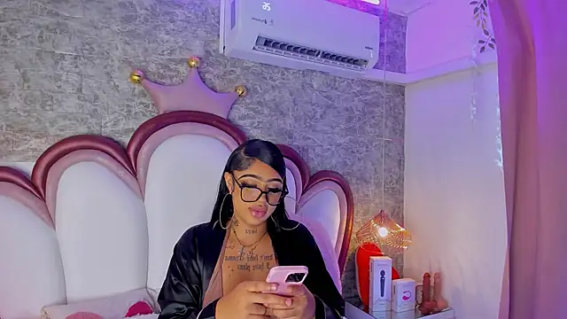 Snapshot of Mia_Jansen chatting on April 2026 01:37:02 PM Mia Jansen online show from April 2026 01:37:02 PM
