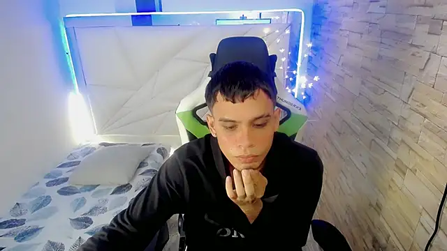 zacariasss  online show from December 2024 08:27:02 PM