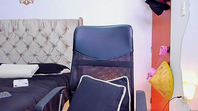 Snapshot of Andrew_wolf7 chatting on March 2026 12:51:01 AM Andrew wolf7 online show from March 2026 12:51:01 AM