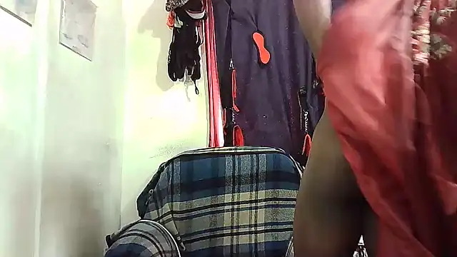 yezz3011 online show from December 2025 04:45:02 PM