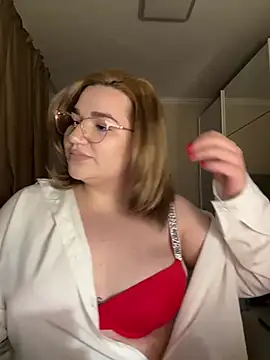 Leya  Droit online show from February 2025 09:43:02 PM