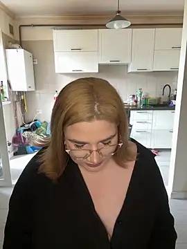 Leya  Droit online show from March 2025 12:47:01 PM