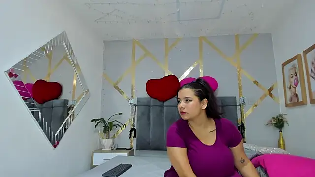 Snapshot of Caroliine_Torres chatting on June 2026 12:25:02 PM Caroliine Torres online show from June 2026 12:25:02 PM