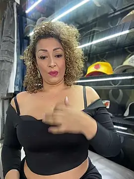 Snapshot of Katti_Barrera chatting on June 2026 09:13:01 PM Katti Barrera online show from June 2026 09:13:01 PM