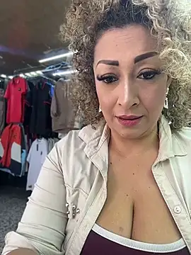 Snapshot of Katti_Barrera chatting on July 2026 07:02:02 PM Katti Barrera online show from July 2026 07:02:02 PM