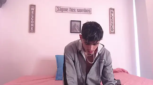 harrytomson 1 online show from December 2024 08:44:01 PM