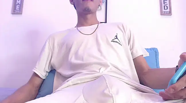 harrytomson 1 online show from February 2025 08:31:02 PM