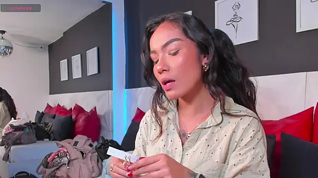 scarlet castro online show from October 2025 04:47:01 PM