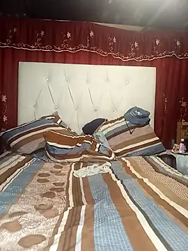 Feliciaxxxxx online show from April 2026 04:52:01 PM