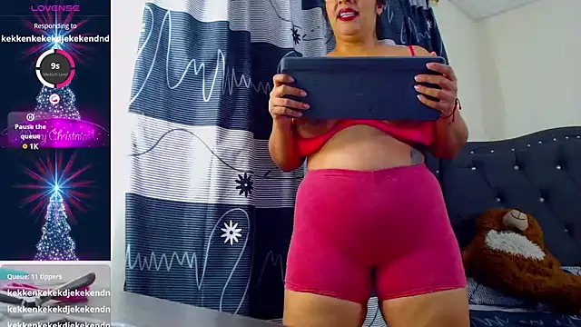 Snapshot of lulu_ferrer chatting on December 2024 10:00:02 PM lulu ferrer online show from December 2024 10:00:02 PM