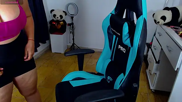 Snapshot of lulu_ferrer chatting on February 2025 04:20:01 AM lulu ferrer online show from February 2025 04:20:01 AM