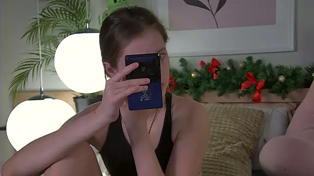 Snapshot of AshleyDouglas chatting on December 2024 04:45:01 AM AshleyDouglas online show from December 2024 04:45:01 AM