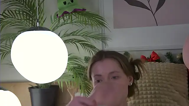 Snapshot of AshleyDouglas chatting on December 2024 01:43:02 PM AshleyDouglas online show from December 2024 01:43:02 PM