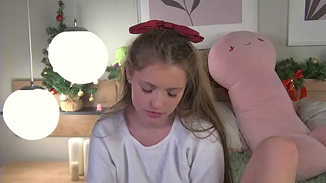 Snapshot of AshleyDouglas chatting on December 2024 01:32:01 PM AshleyDouglas online show from December 2024 01:32:01 PM